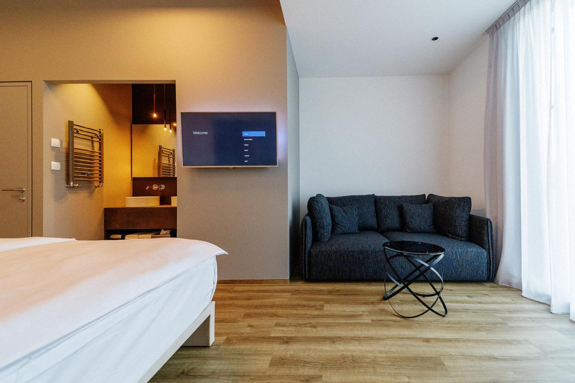 Wud Hotel Любляна Экстерьер фото
