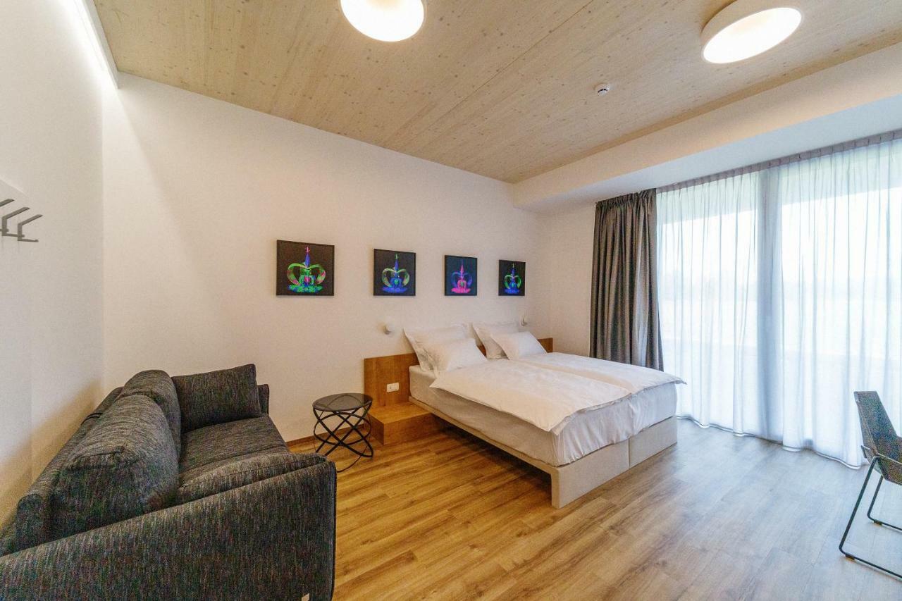 Wud Hotel Любляна Экстерьер фото
