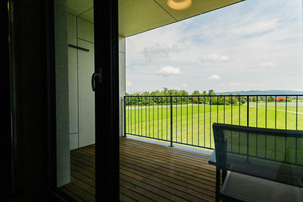 Wud Hotel Любляна Экстерьер фото